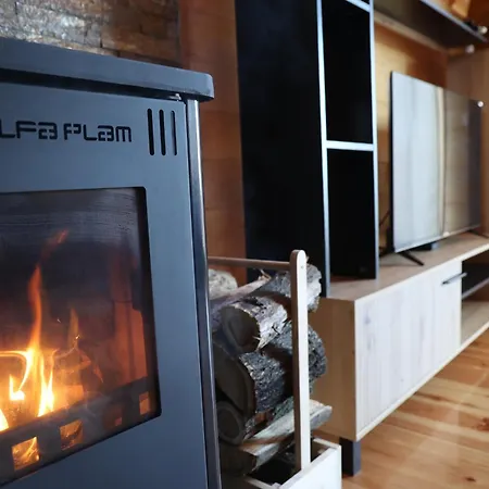 Brvnara Kao Na Dlanu 木屋 *