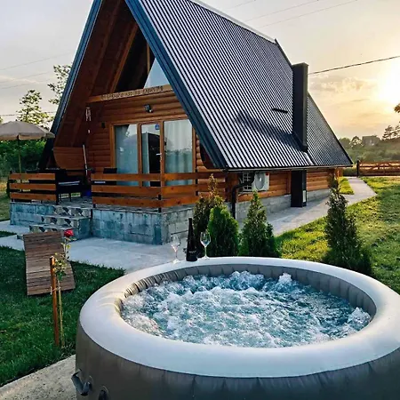 Brvnara Kao Na Dlanu 木屋